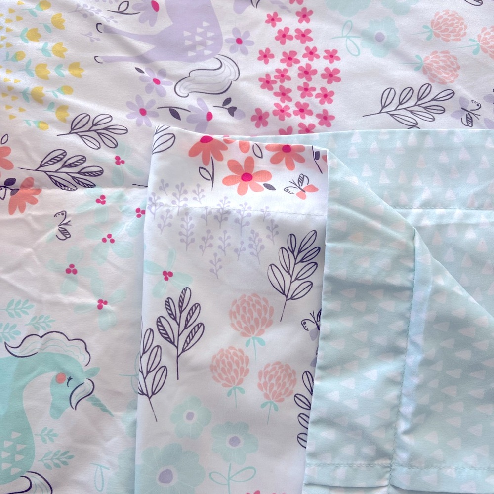 Twin size unicorn comforter with pillowcase